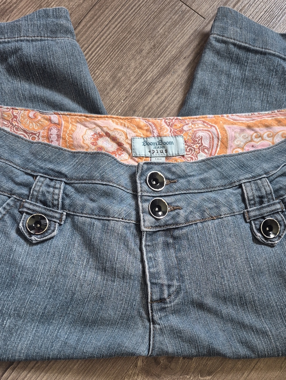 Boom Boom Jeans Light Blue Denim Capris with Paisley Liner